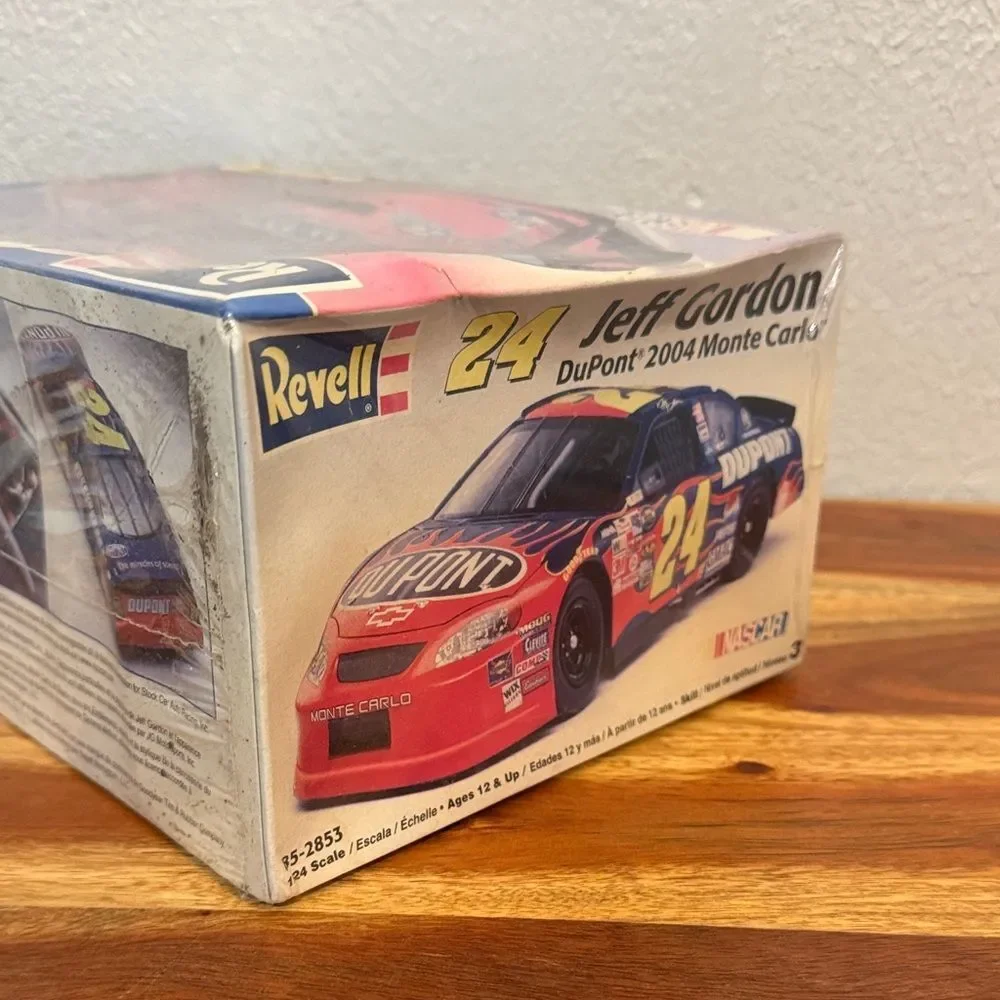 Jeff Gordon Revell NASCAR 2004 DuPont Monte Carlo 1/24 Model Kit Factory New